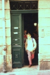 Beatriz leaving the appartment at Rue Alexandre Cabanel